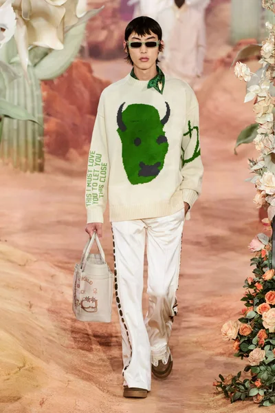Look 48